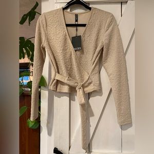 LONG SLEEVE WRAP TOP